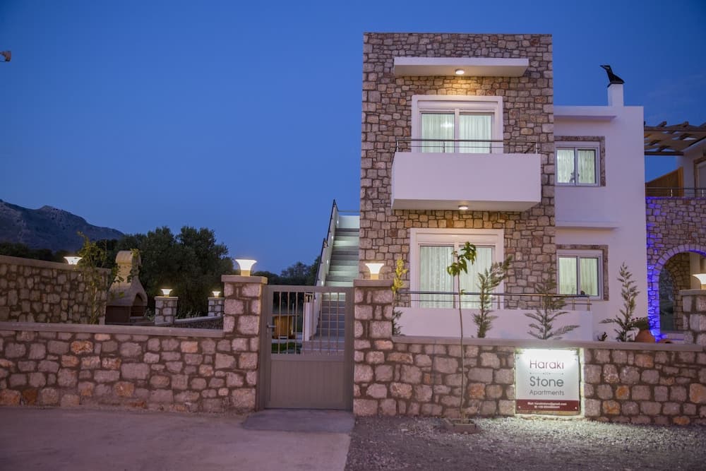 Haraki Stone Apartments