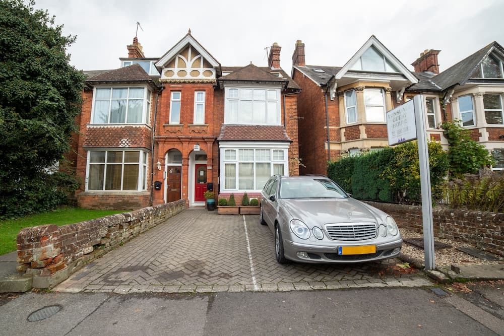 OYO Lonsdale Guest House