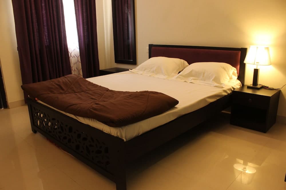 OYO 9364 Home Modern 2 BHK Pool View Candolim