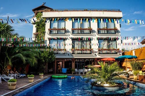 Zhemchug Village Hotel