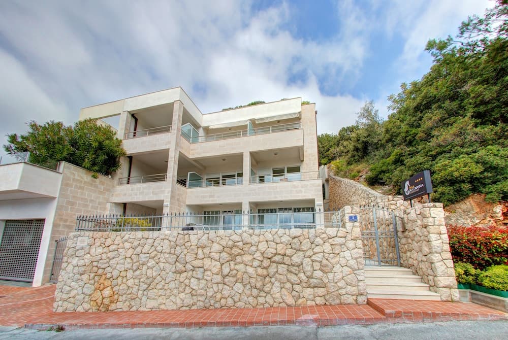 Konaklama yerinin ön cephesi