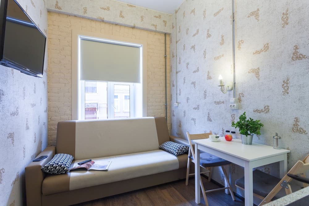 Guests Love on Zagorodny 4