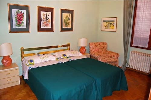 Stunning private villa for 8 guests with WIFI, private pool, TV, terrace, pets allowed and parking