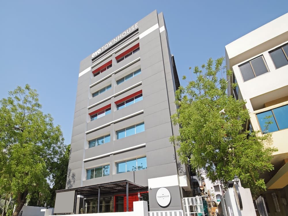 OYO Townhouse 030 Ashram Road Ahmedabad