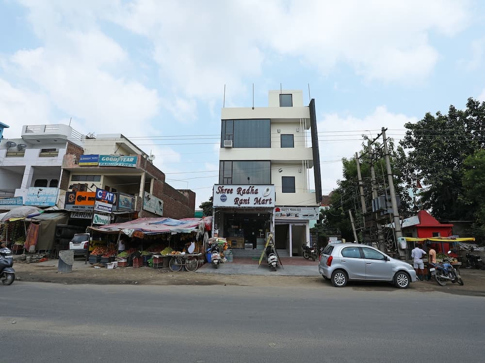 OYO 9275 Hotel Royal Inn