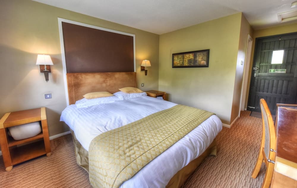 The Narrowboat At Weedon