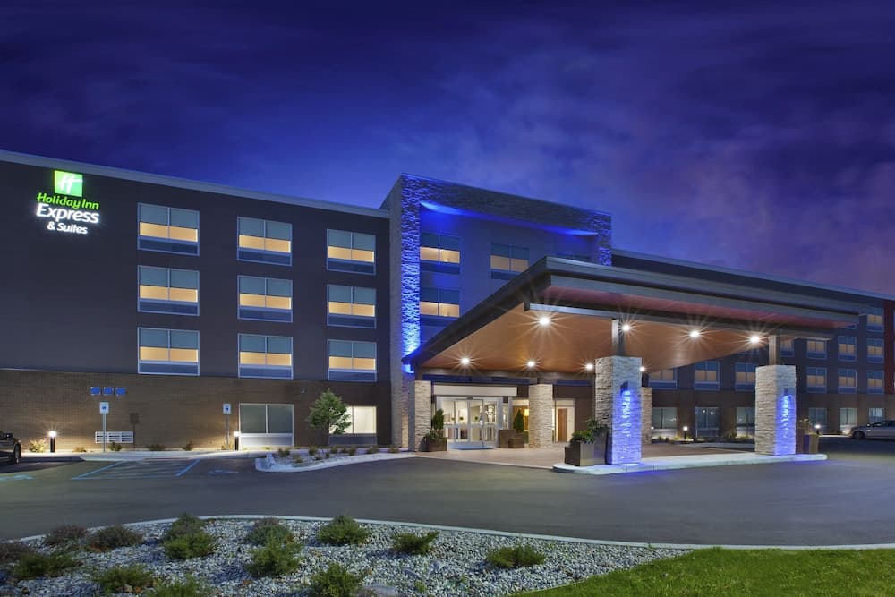 Holiday Inn Express Grand Rapids Airport North by IHG