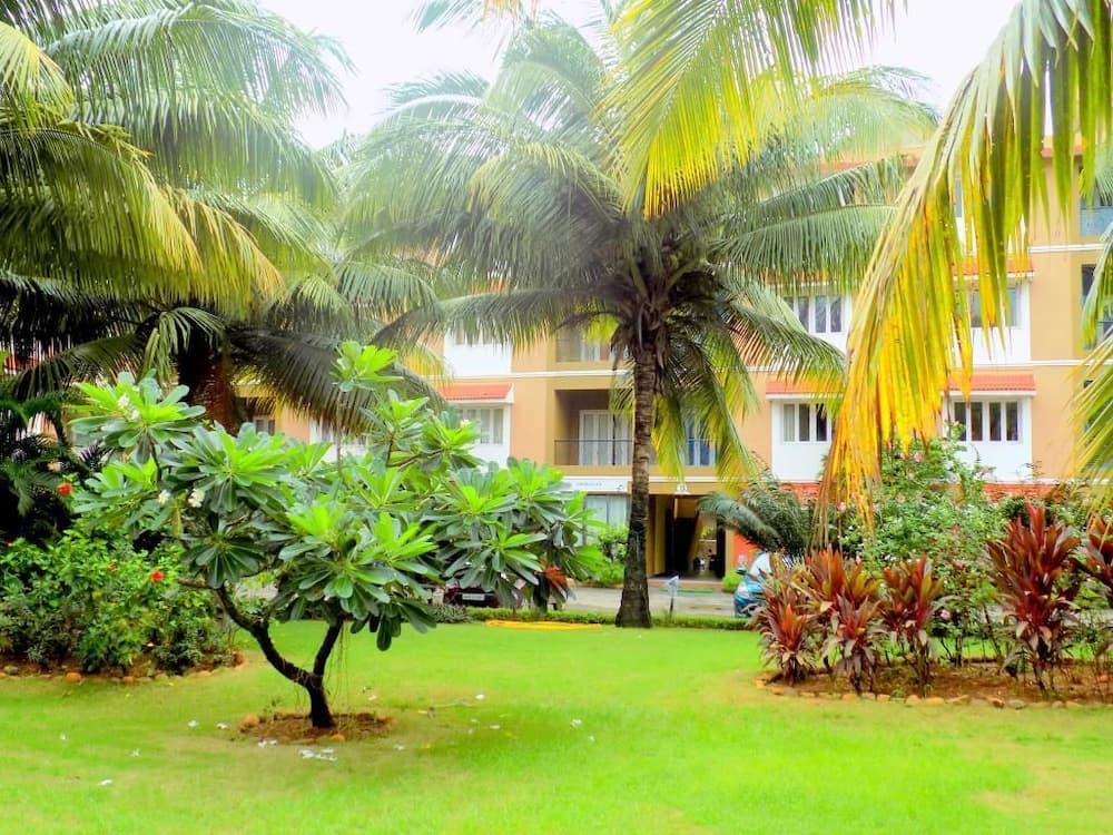 Spacious Apartment with Pool - CM008