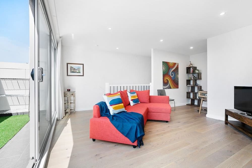 DINA, 2BDR Carlton Apartment