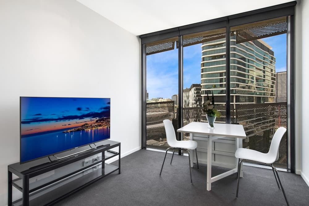 FARINA, 1BDR Docklands Apartment