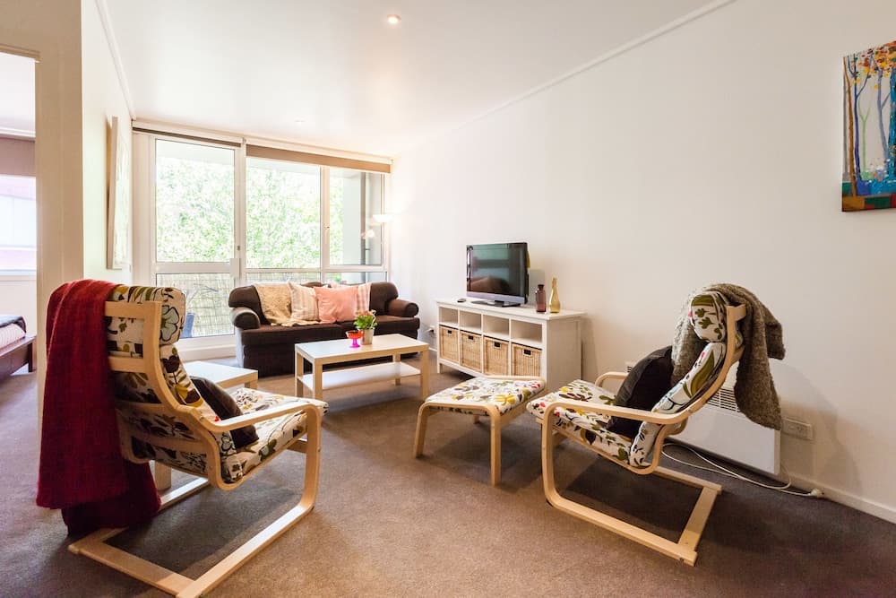 NAOMI, 2BDR South Melbourne Apartment