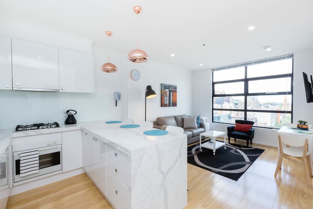ROLAND, 1BDR Melbourne Apartment