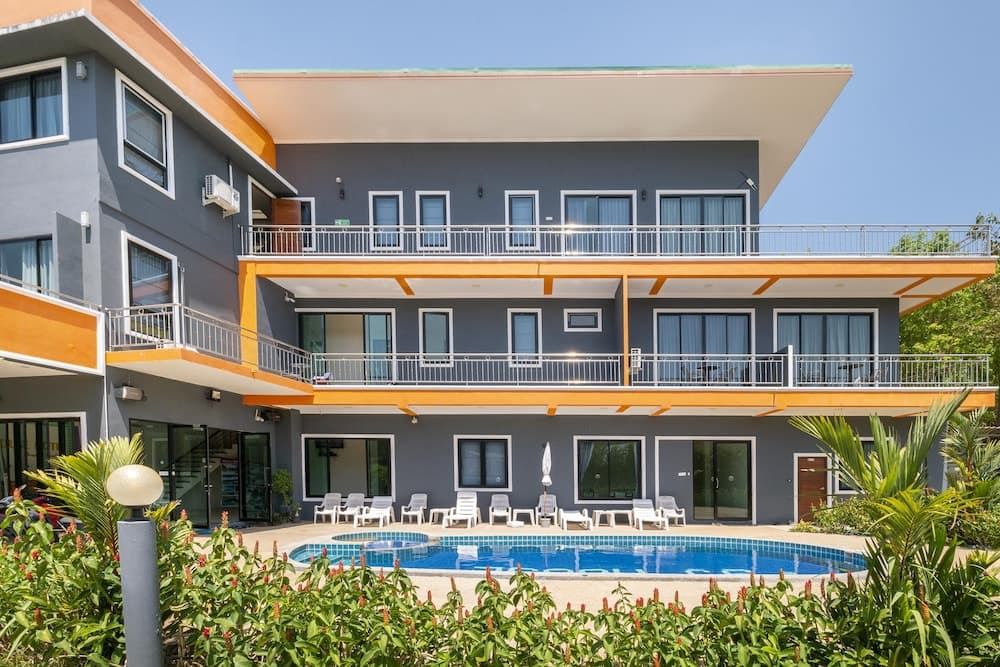 OYO 665 Sj House Hotel