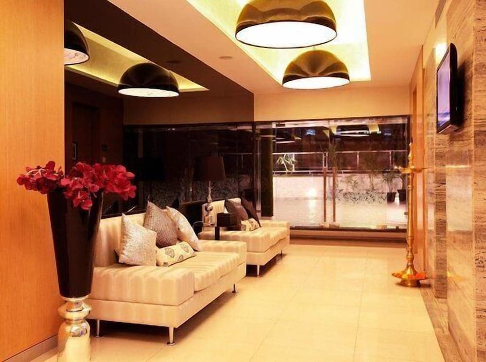 Mumbai Metro - The Executive Hotel