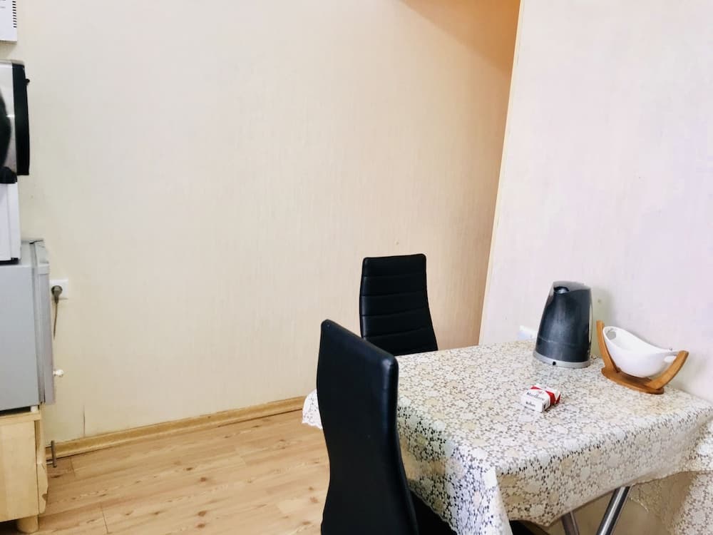 Odada yemek servisi