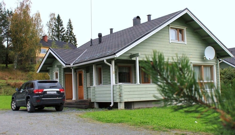 Nuppulanranta cottage by lake