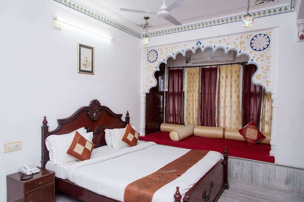 OYO 10319 Hotel Pichola Haveli