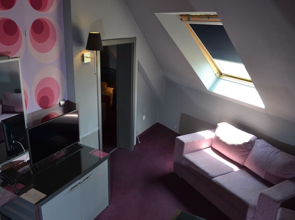 Elate Plaza Business Hotel