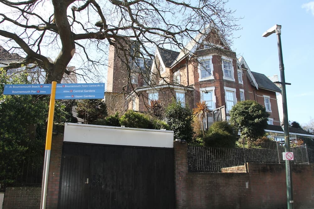 Konaklama yerinin ön cephesi