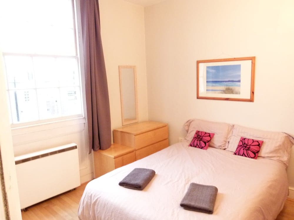 SS Property Hub – Apartment Close to Hyde Park