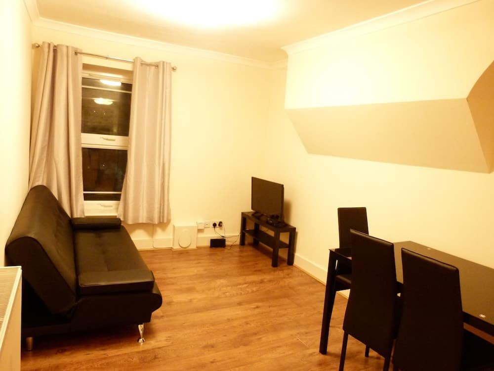 SS Property Hub - Canary Wharf Apartment