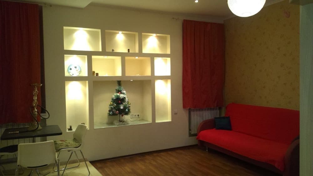 Old Flat Apartments Degtyarniy