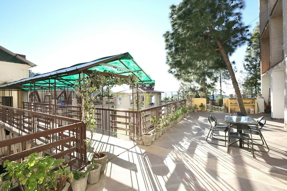 OYO 10985 Home Spacious 1BHK Barog