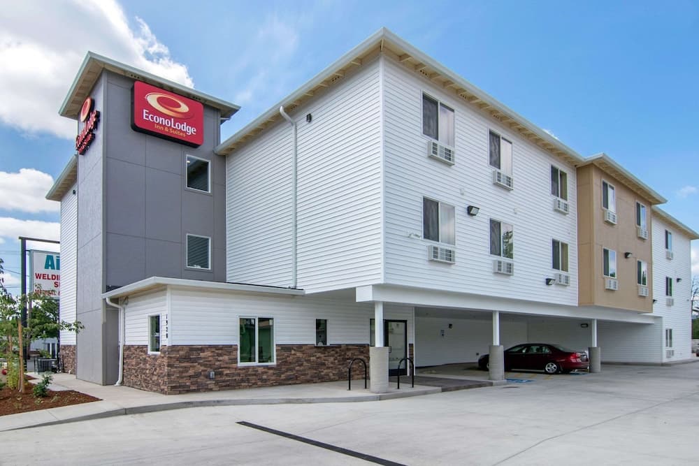 Econo Lodge Inn & Suites