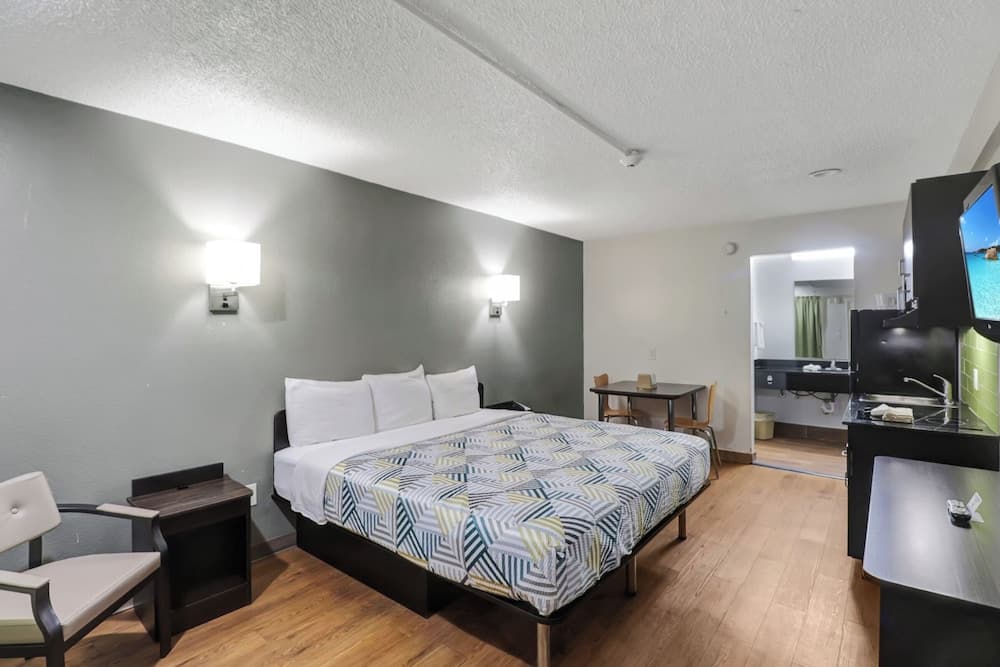 Studio 6 Bryan, TX - University Area