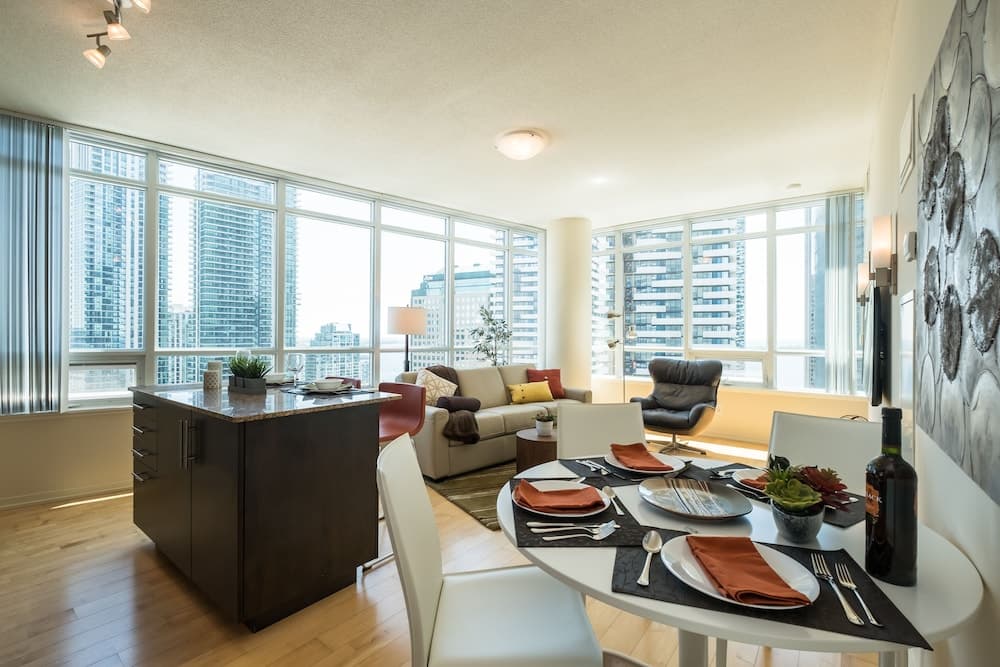 QuickStay - Premium 2bdrm Downtown Condo