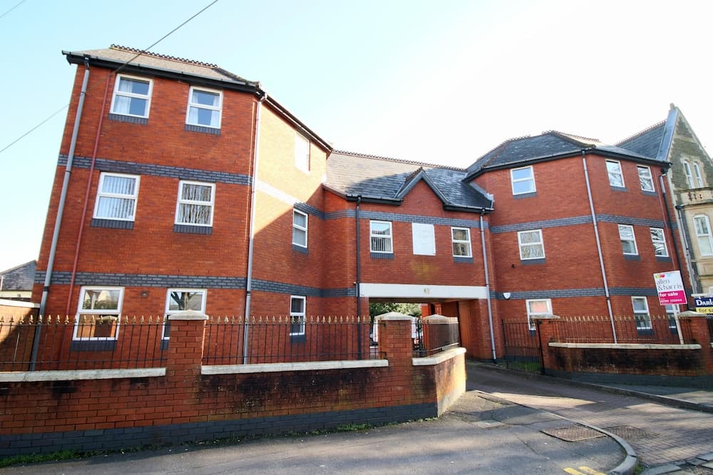 Stay In Cardiff Canton St. John's Court Apartment