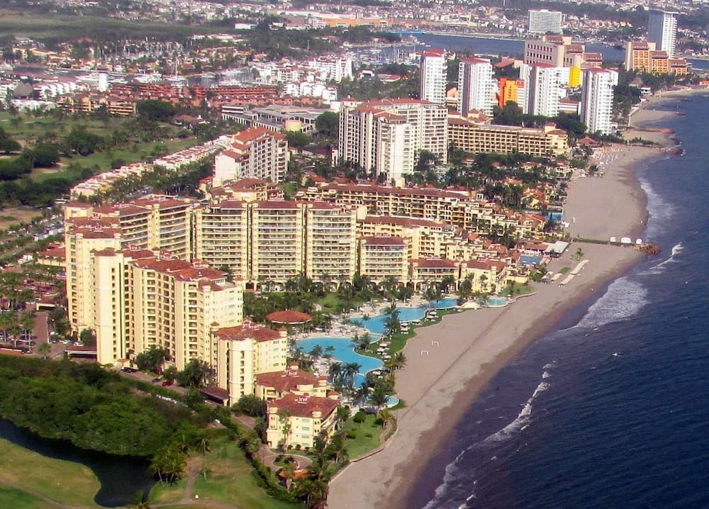 Breezy & Beautiful Bay View Grand Condo