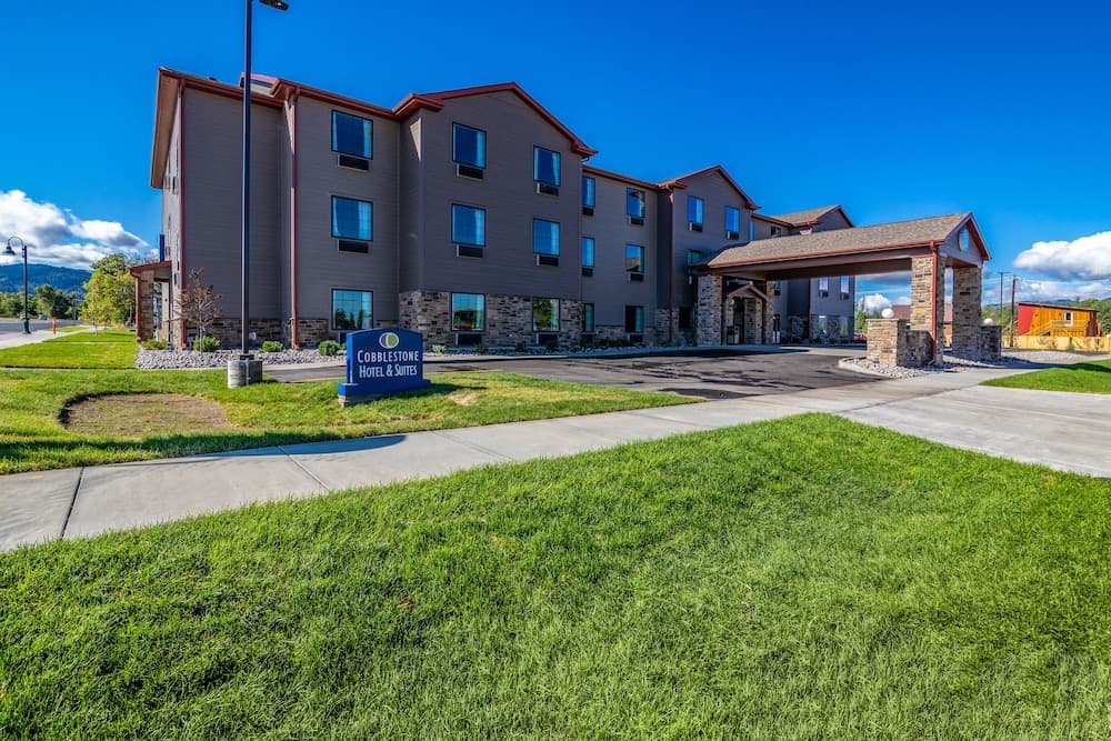 Cobblestone Hotel & Suites - Victor