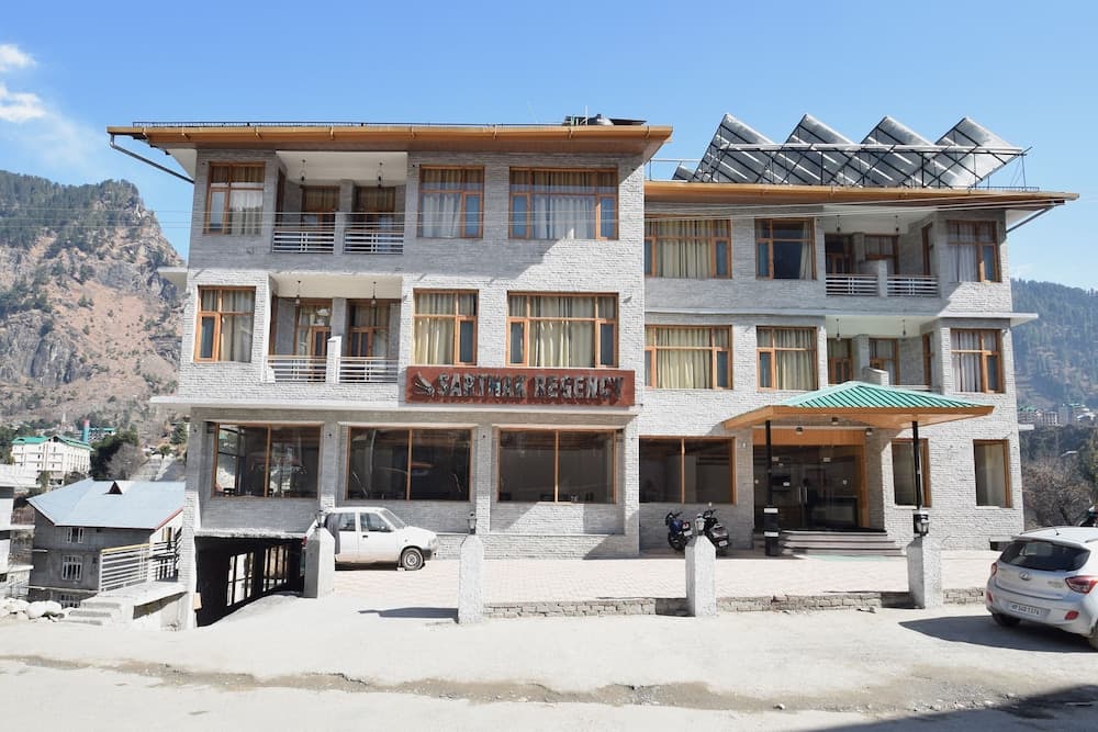 OYO 11618 Sarthak Regency