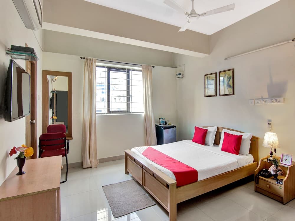 OYO 20008 SilverKey Madhapur