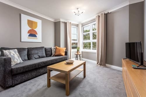 Elms Way - Donnini Apartments