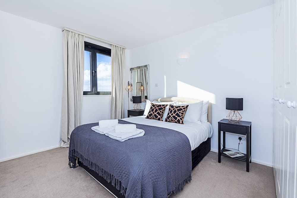 Deluxe Kensington Apartment With Balcony