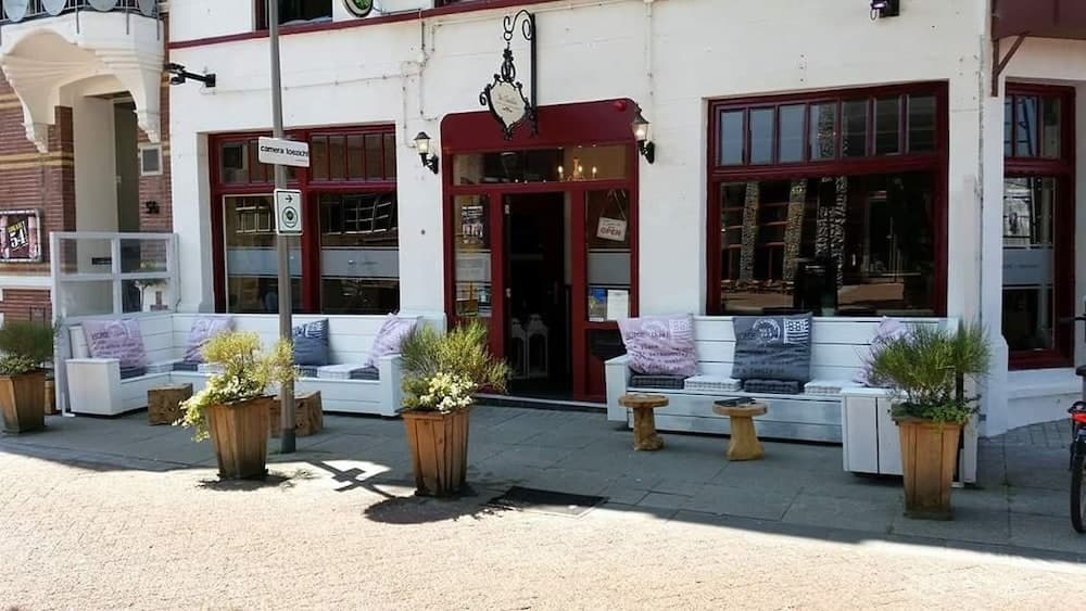 Cafe pension The Chandelier