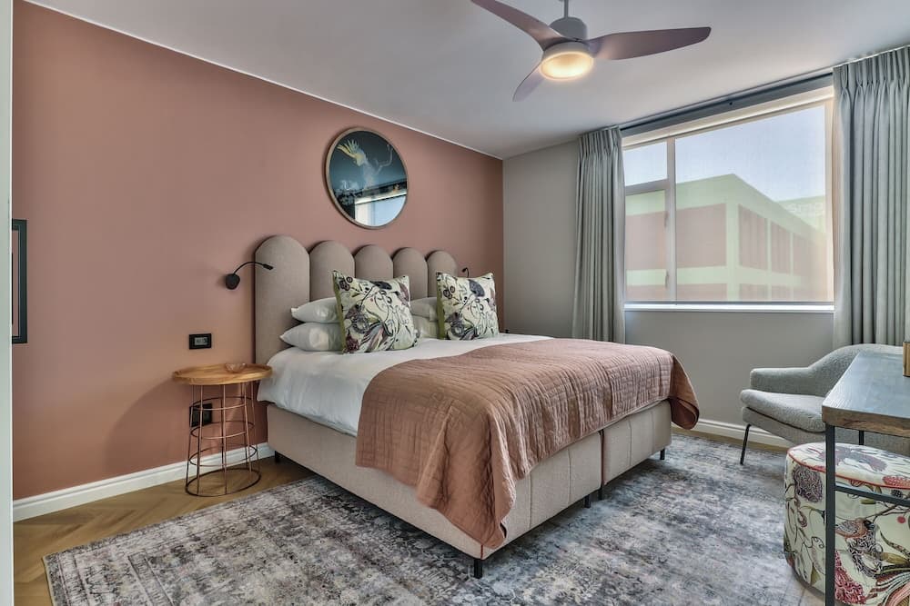 437 St Martini Gardens