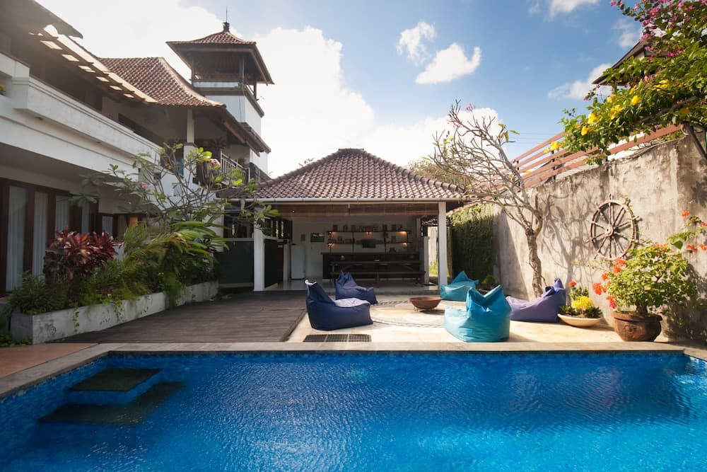 Black Pearl Villa Beachside