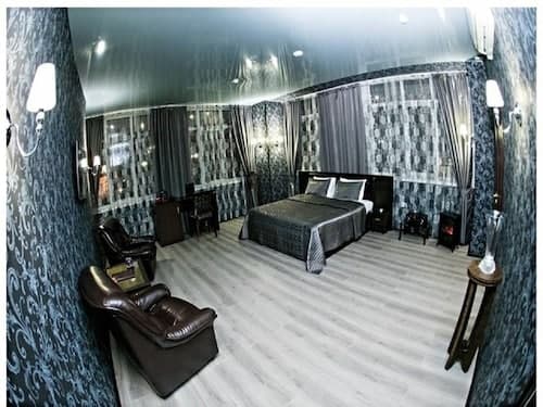 City Hotel