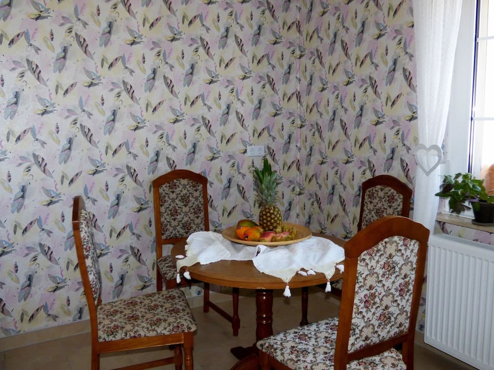 Odada yemek servisi