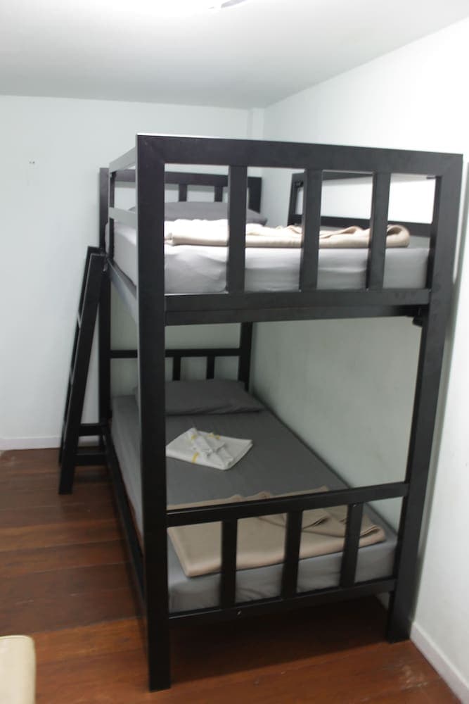 The Oasis Hostel - Adults Only