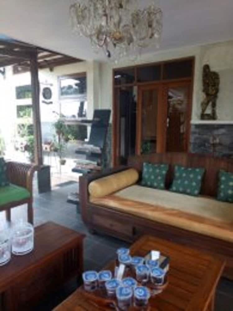Lobi oturma alanı