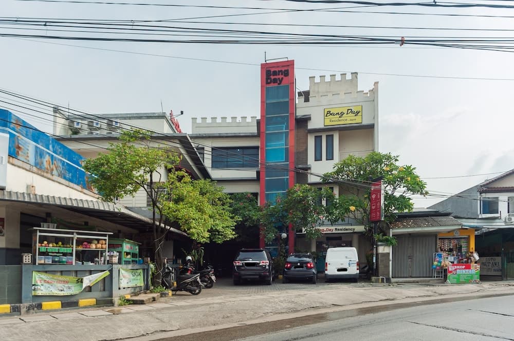 RedDoorz Plus near Universitas Indonesia