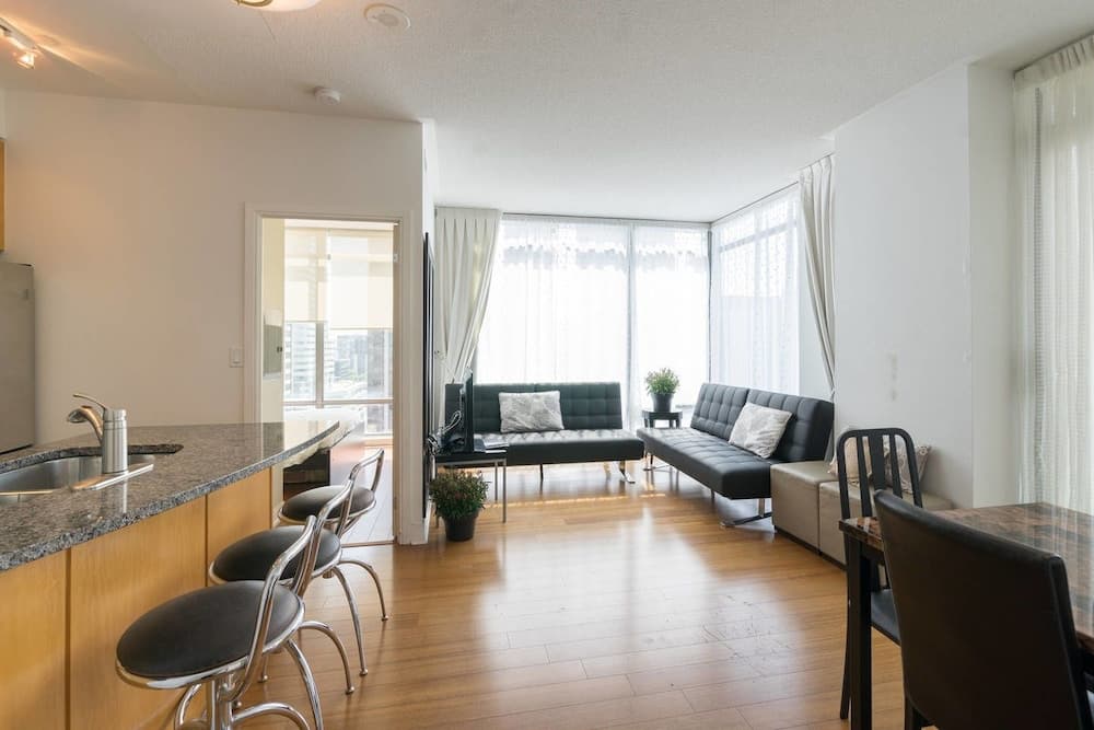 Yorkville Fantasy Yonge & Bloor 2BR 2BT
