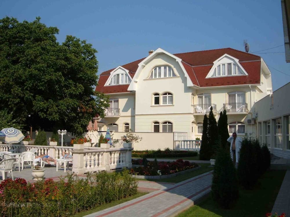 Aqua Blue Hotel