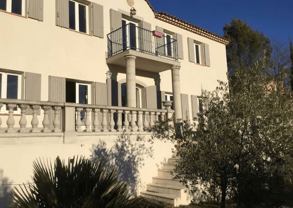 Konaklama yerinin ön cephesi