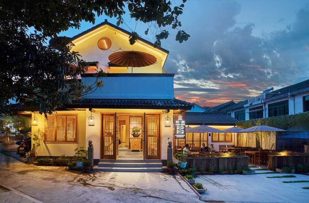 Best Wishes West Lake lnn