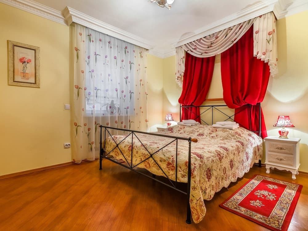 Apartments Comfort on Griboedova 12-15